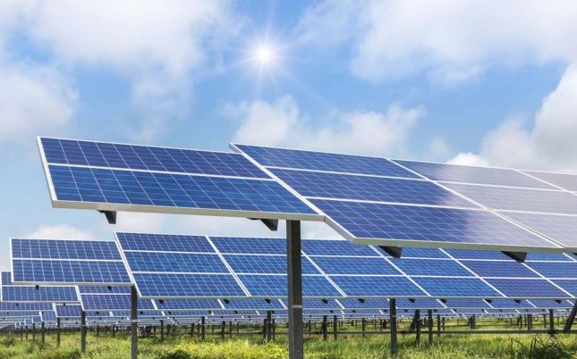 Former Pres. Clinton Helps Inaugurate Panama Solar Plant