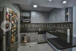 Just Sold | Great Cinta Costera Views | Upgraded 2-Bedroom Unit In Yacht Club – Avenida Balboa