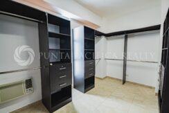 AQM1118-21A0closet#7Aquamare18A