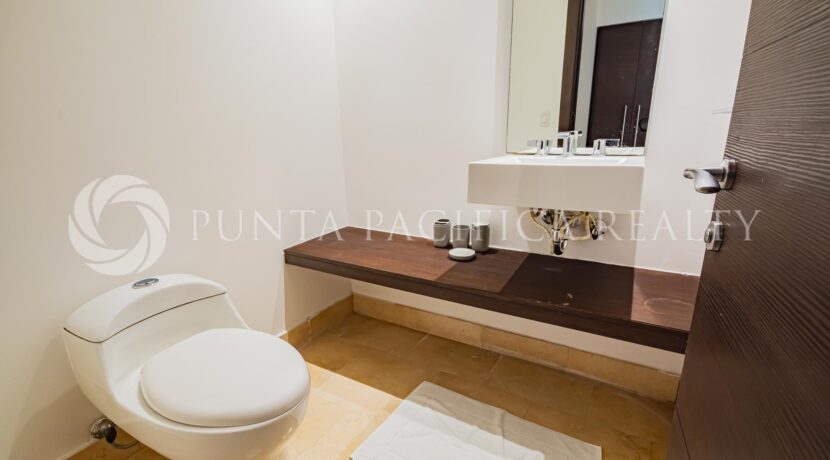 TOC2403-0203bathroom#17Toc3103