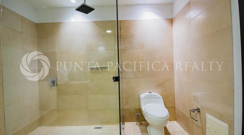 TOC2403-0203bathroom#4Toc3103