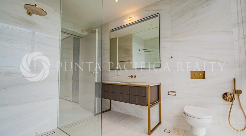FEN2423-033Abathroom#9LaMaison23A