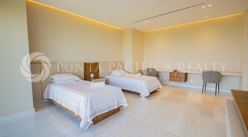 FEN2423-033Aroom#1LaMaison23A