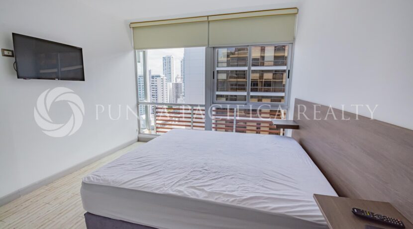 QT2417-040Croom#7Quartier17C