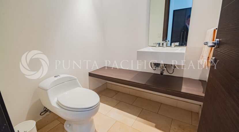 TOC2443-0405bathroom#10TOC