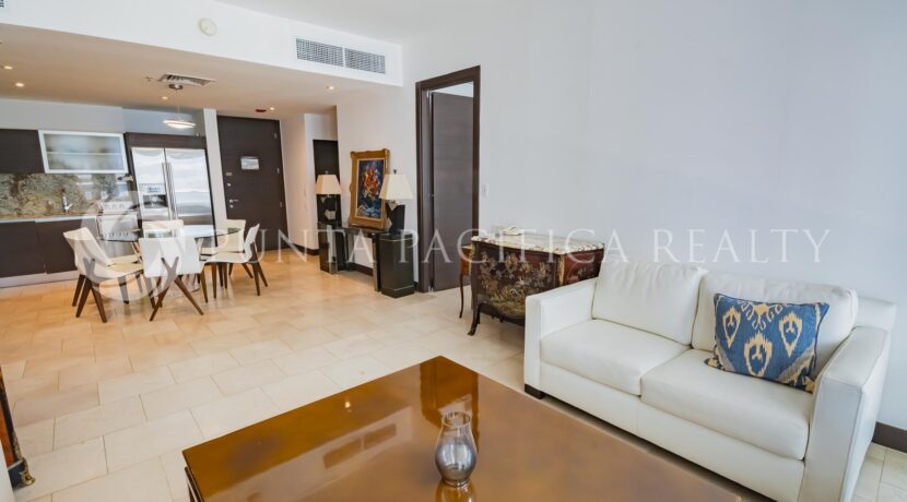 TOC2443-0405livingroom#11TOC