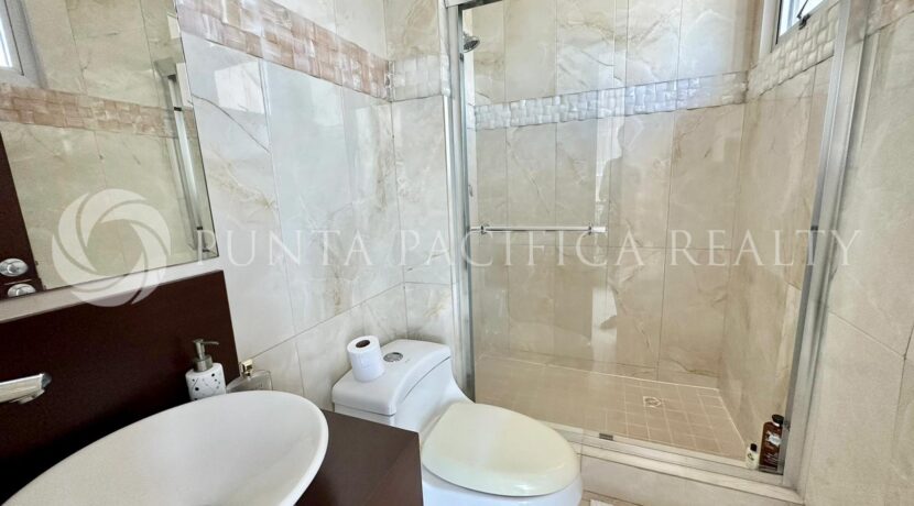 VDM2407-030Cbathroom#8VillaDelMar7C
