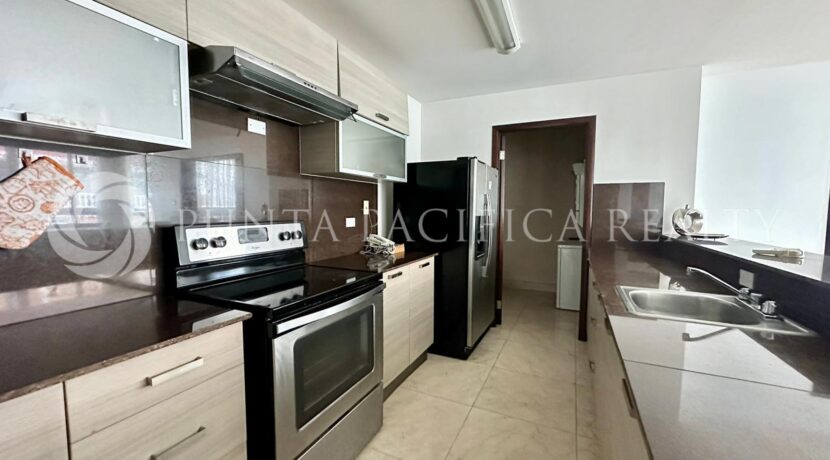 VDM2407-030Ckitchen#1VillaDelMar7C