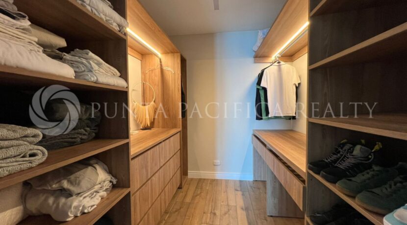 OCE2415-0502closet#4Oceanaire