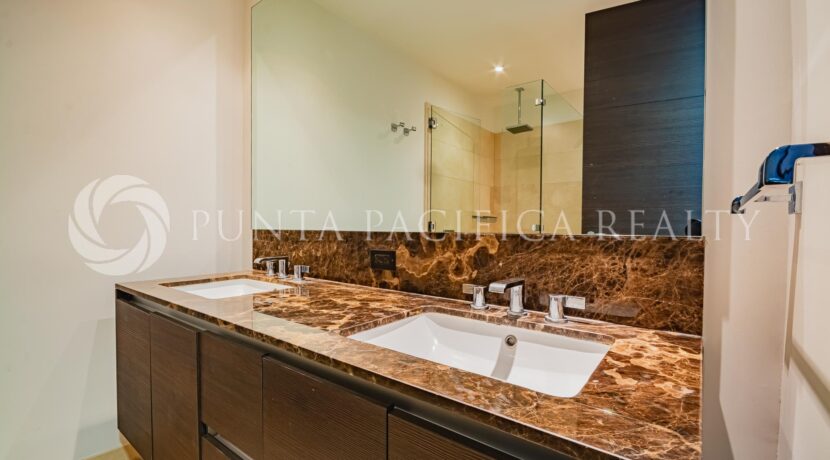 TOC2439-0509Bathroom#4TOC