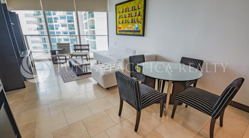 TOC2439-0509livingroom#9TOC