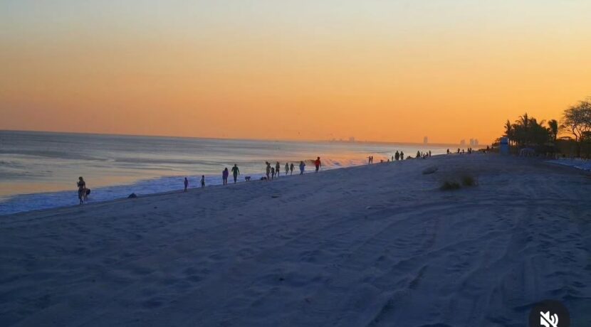 Surfers Heading to Panama for Big Waves