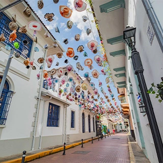 michael-fields-tour-calle-con-sombreros Discovery Tours Panama